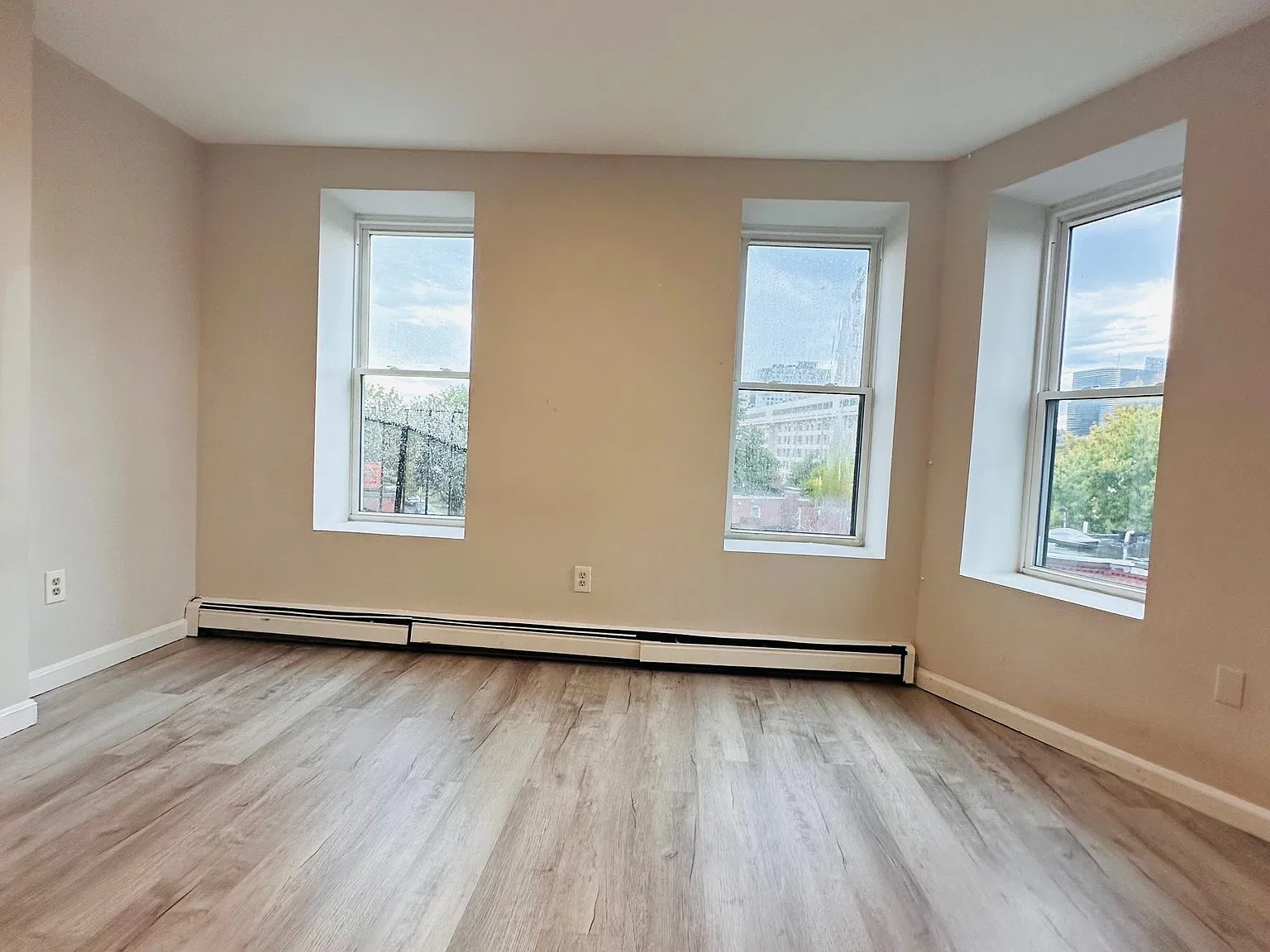 3 bed, 1.0 bath, $2,500 — Photo 3