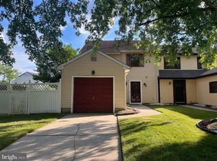 28 Hewitt Ln, Sicklerville, NJ 08081