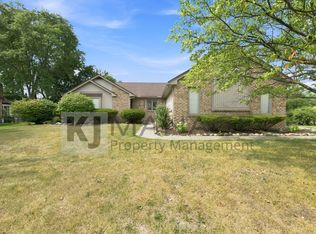 22267 Heatherbrae Way S, Novi, MI 48375