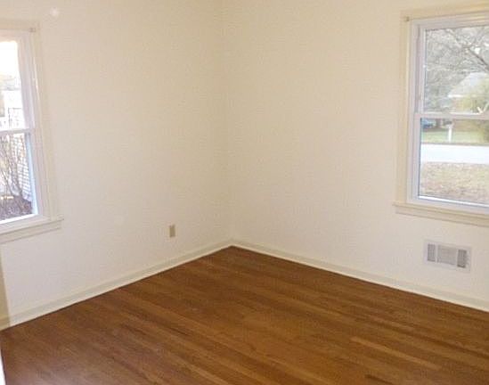 5th image of 1921 Austell Cir