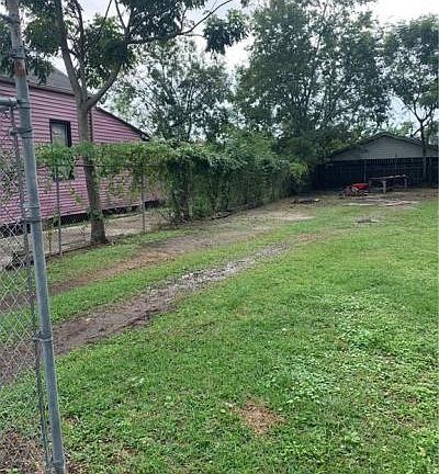 3rd image of 5426 Burgundy St