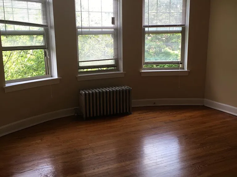 6180 N Wolcott Ave #2 — Photo 1