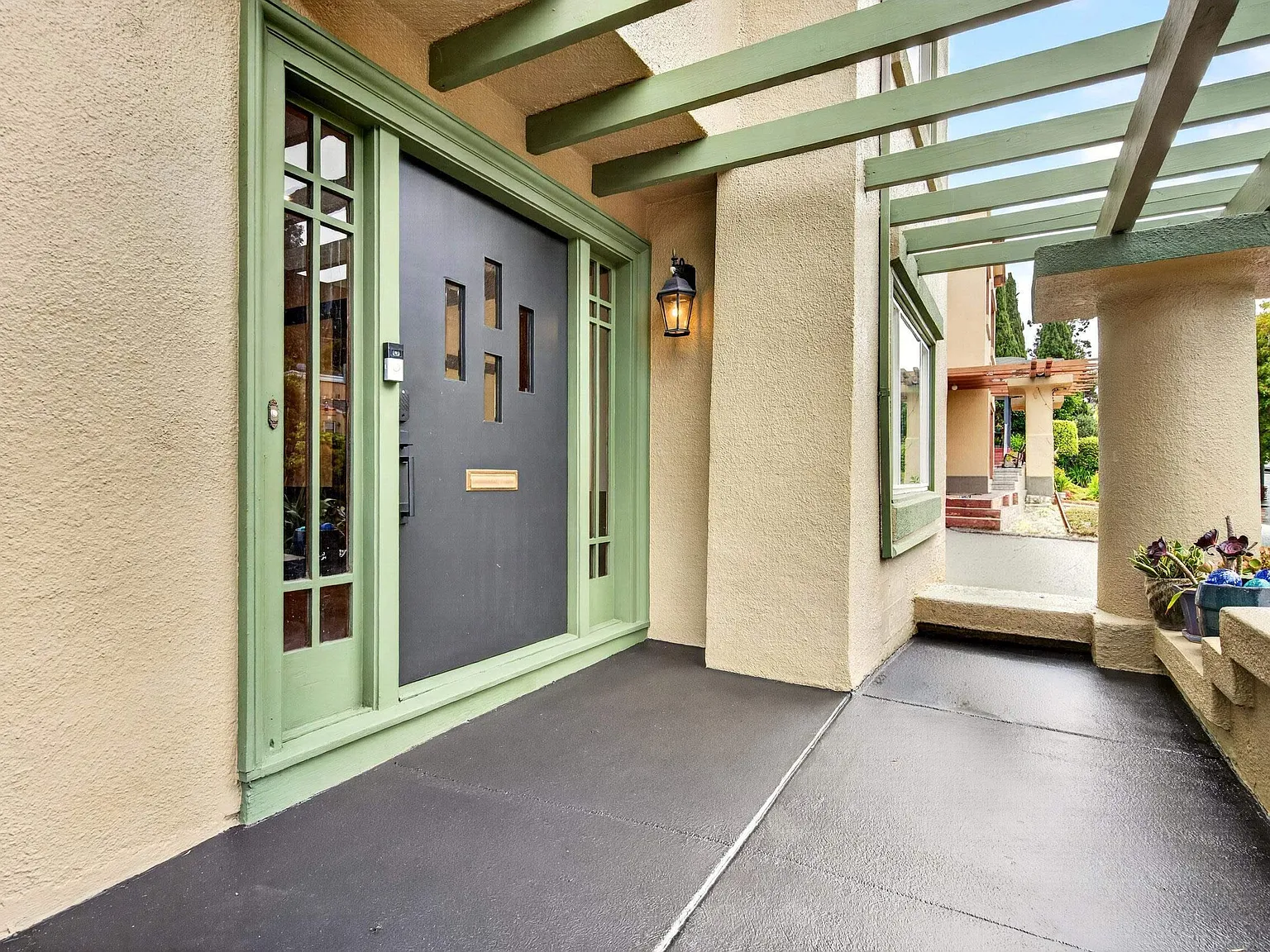 3 bed, 2.5 bath, 2009 sqft, $6,800 — Photo 4