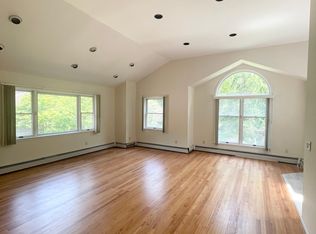 643 Old Country Rd, Dix Hills, NY 11746