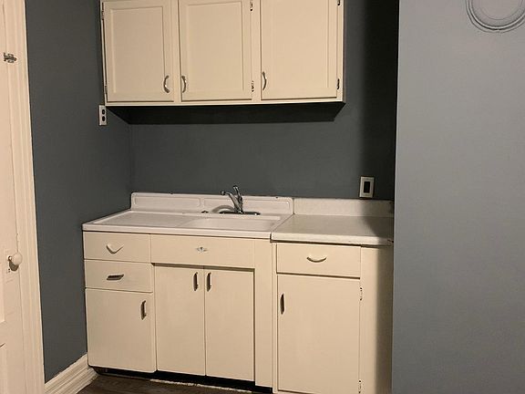 4th image of 137 Davis St