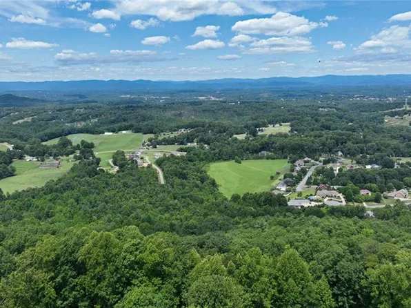 22 Town N Country Dr #22, Wilkesboro, NC 28697
