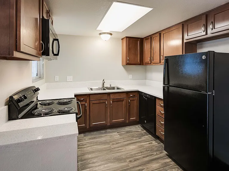 Camden Park Apartments — Photo 9