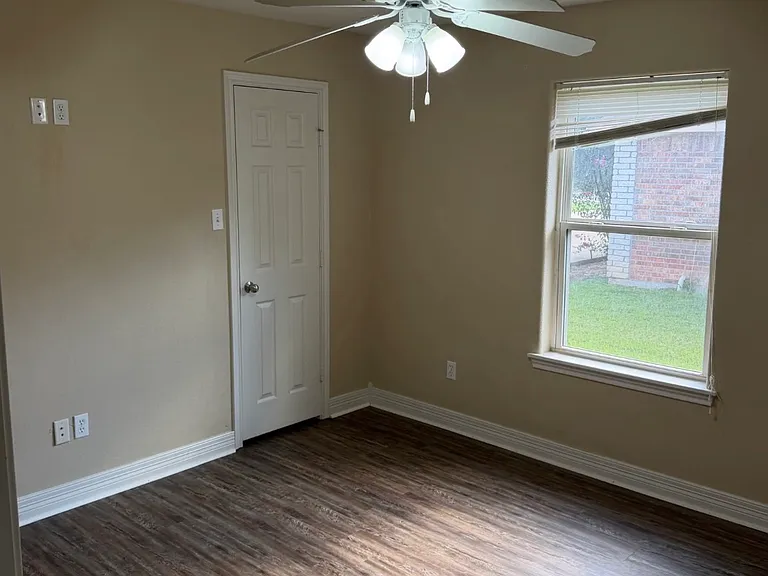 121 Helane Ln — Photo 10