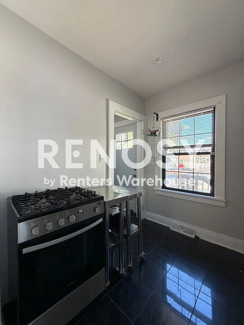 Available October 1st 1 Bedroom 1 Bath Single Family Home in St. Paul — Photo 4