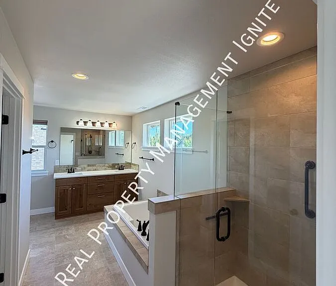 2713 NE Black Oak Pl — Photo 11