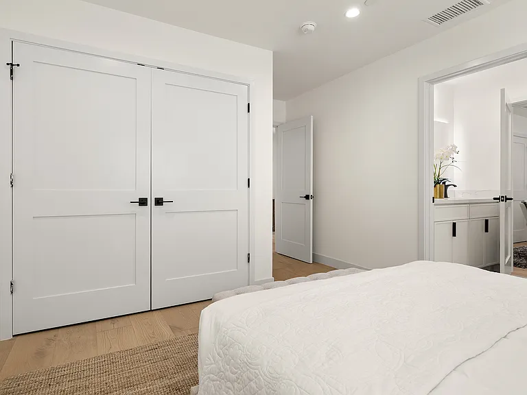 2370 Kelton Ave — Photo 22