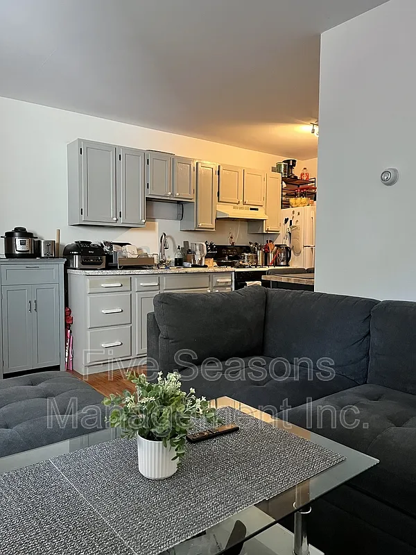 2 bed, 1.0 bath, 800 sqft, $1,950 — Photo 4