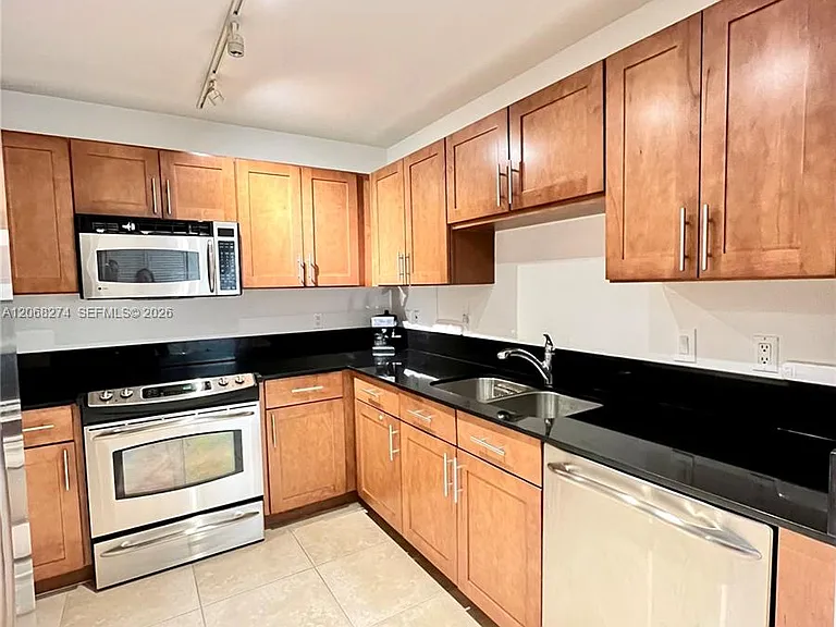 8390 SW 72nd Ave #521 — Photo 17