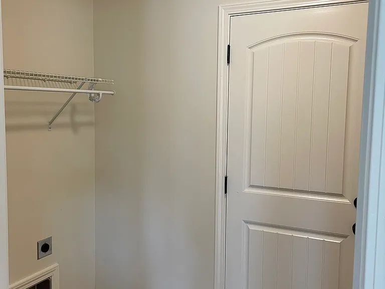 384 Johnson Dr — Photo 16