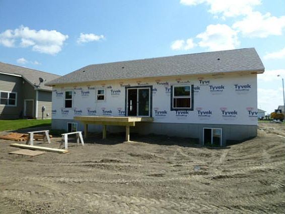 2nd image of 401 W Meadow Dr