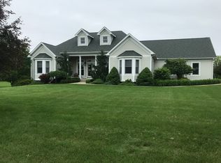 10290 Chase Lake Rd, Fowlerville, MI 48836