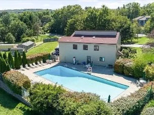 1306 Spruce Hills Dr, Glen Gardner Boro, NJ 08826