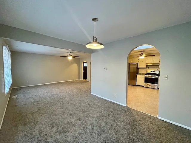 3 bed, 1995 sqft, $3,000 — Photo 4