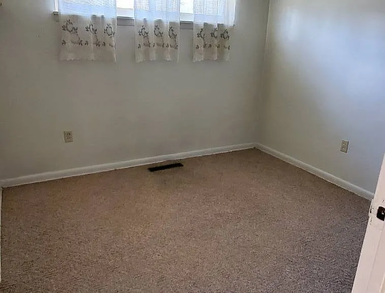 304 Florence Ave — Photo 4