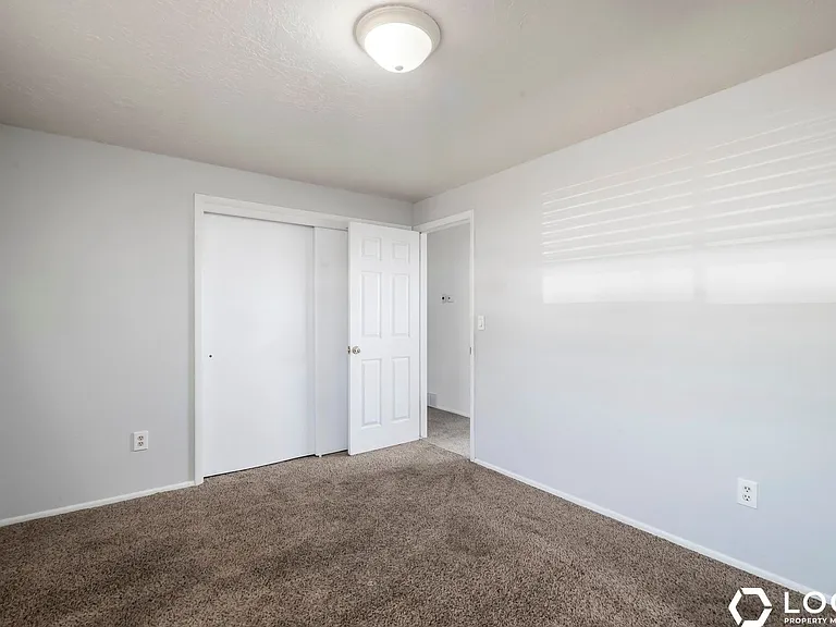 4247 S 2450 W — Photo 9