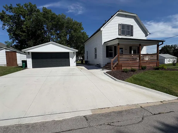 1706 6th St, Gilbertville, IA 50634