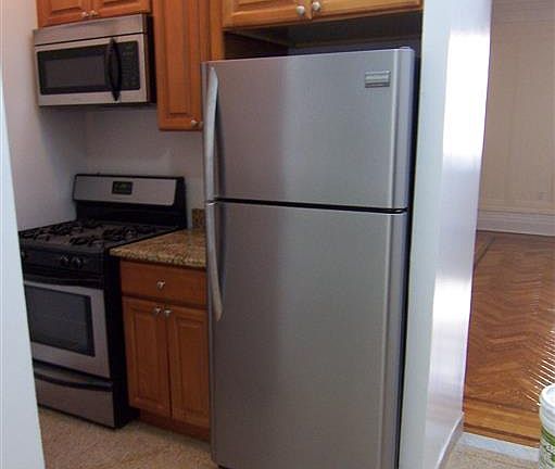 5th image of 170 W 73rd St APT 12C1