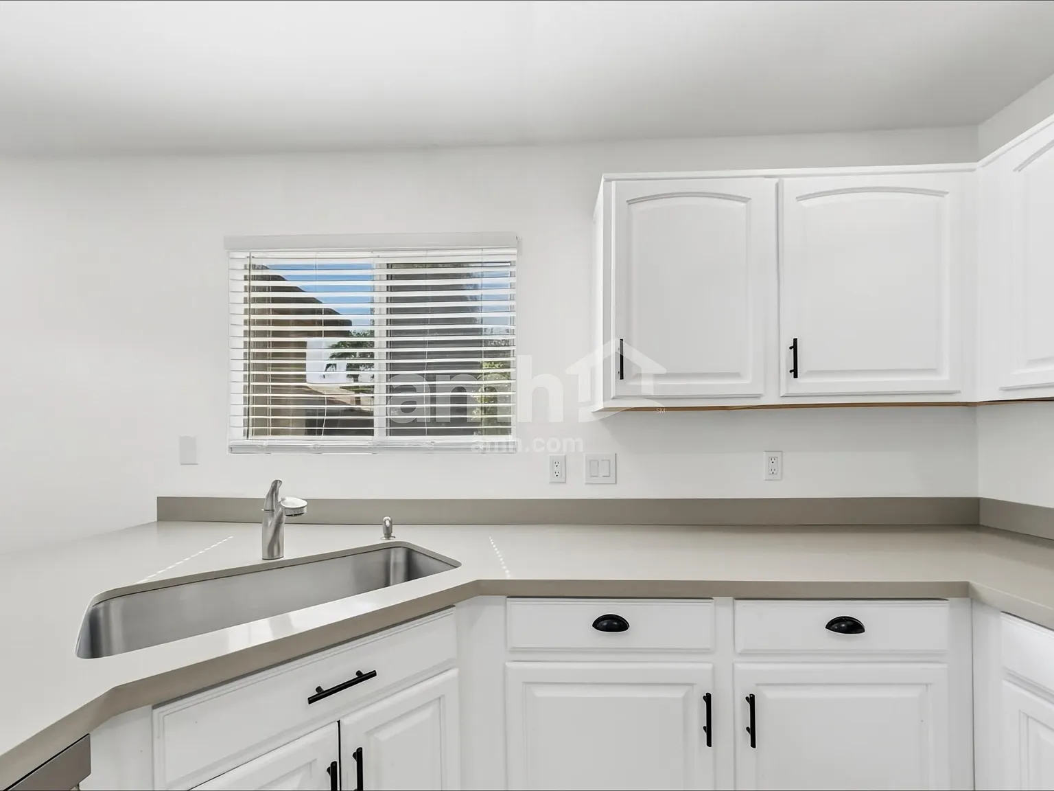 4 bed, 2.0 bath, 1909 sqft, $1,900 — Photo 4