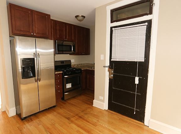 4th image of 2106 W Ainslie St APT 2S
