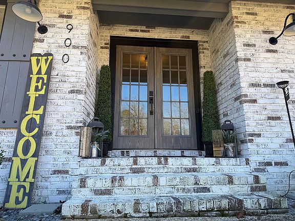 5th image of 900 Shades Cliff Rd