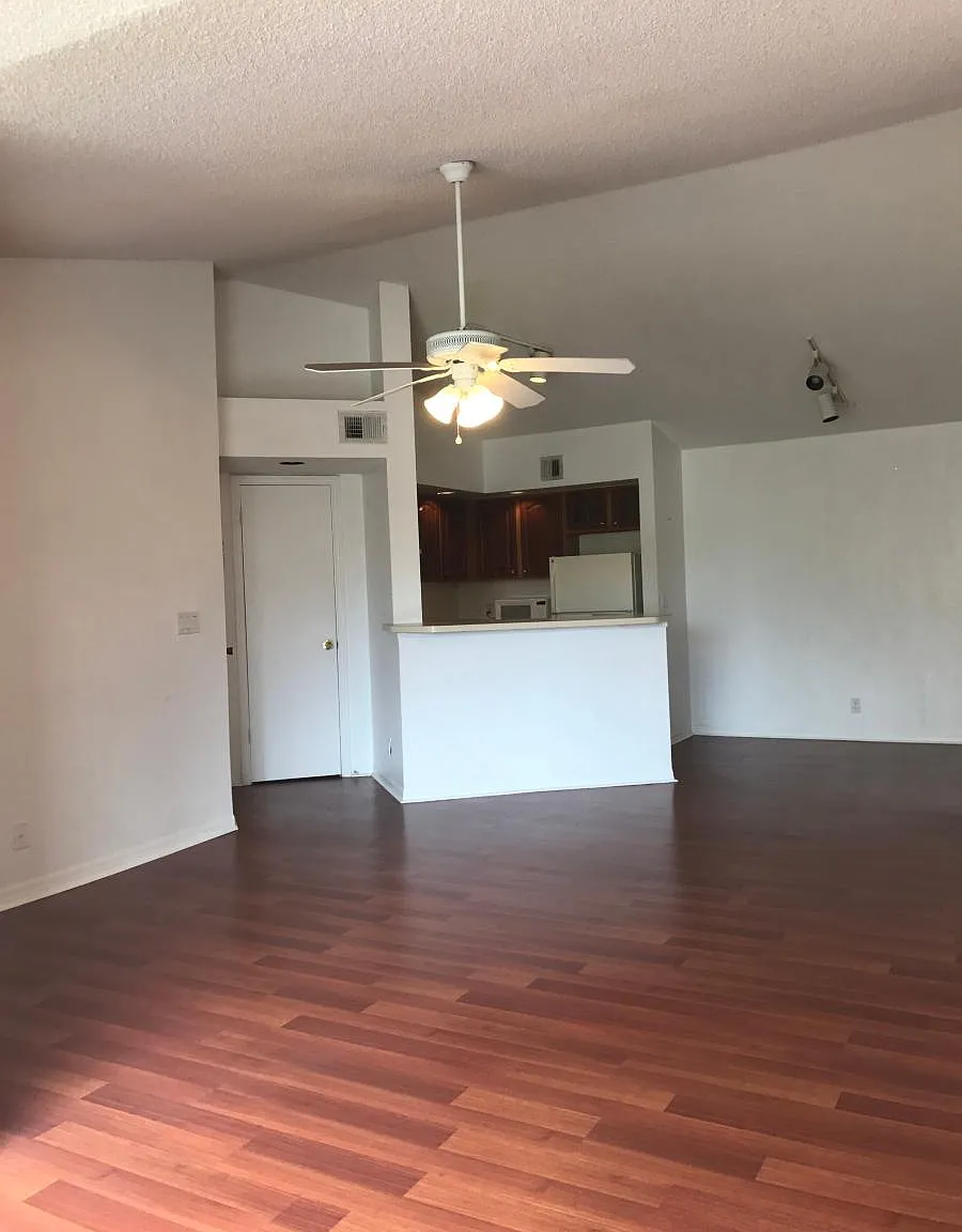 2 bed, 1150 sqft, $2,100 — Photo 3