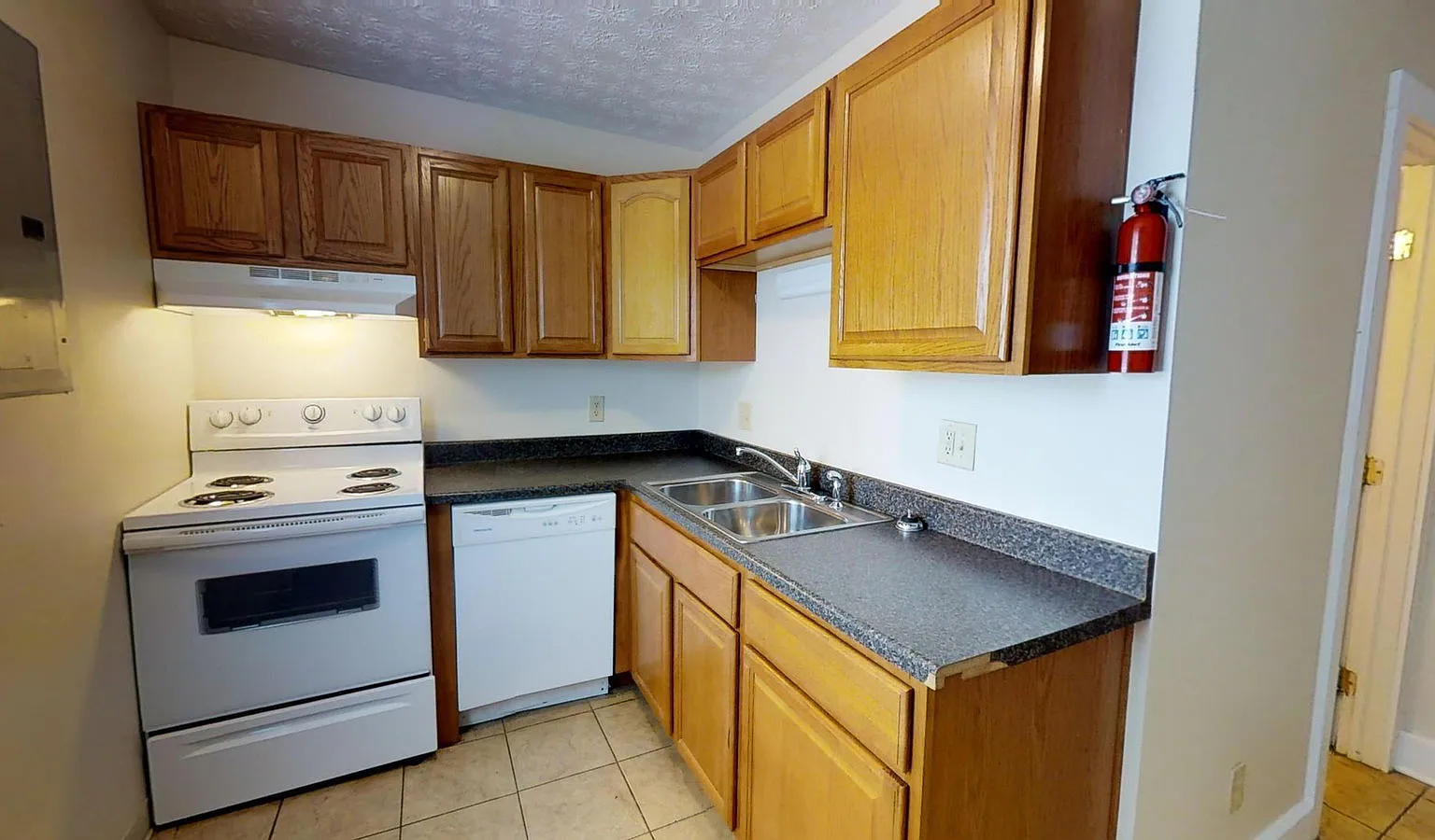 3 bed, 1.0 bath, $1,656 — Photo 4
