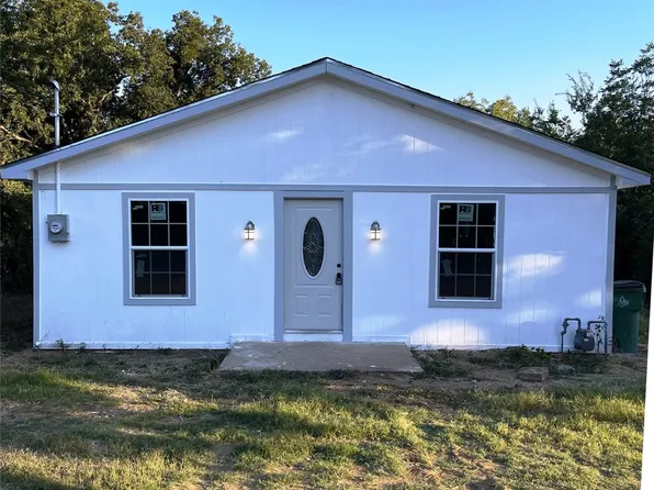 621 W Pine St, Jacksboro, TX 76458