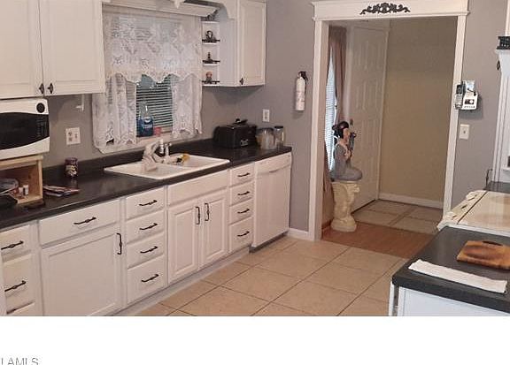 4th image of 513 NE 13th Pl