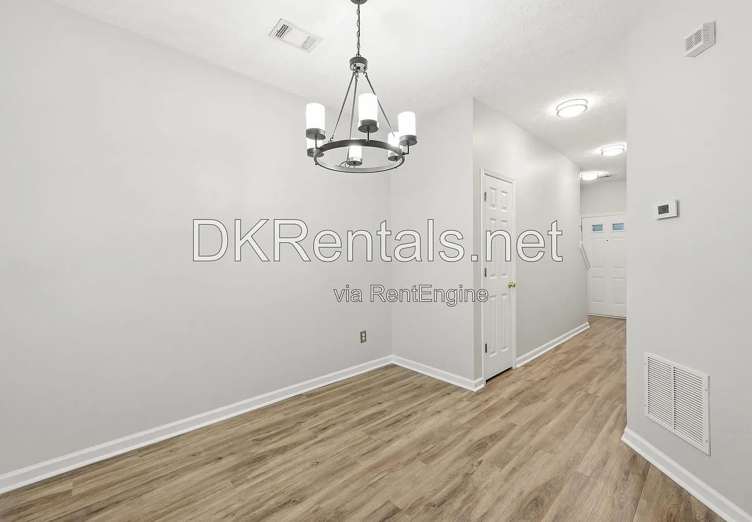 3 bed, 2.5 bath, 1476 sqft, $1,875 — Photo 2