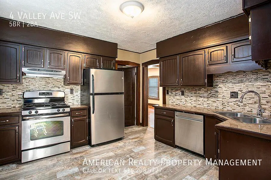 5 bed, 1588 sqft, $3,050 — Photo 3