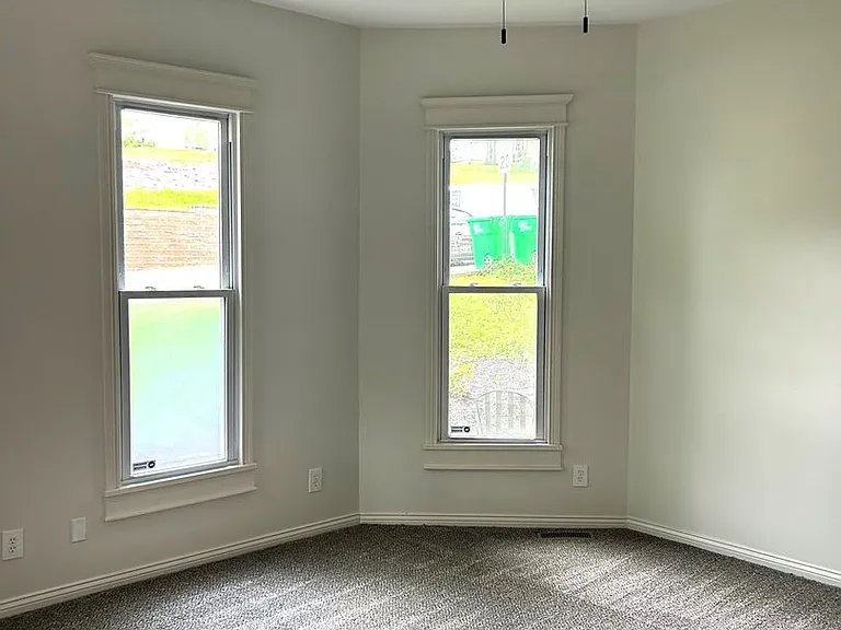 425 E Walnut St — Photo 10