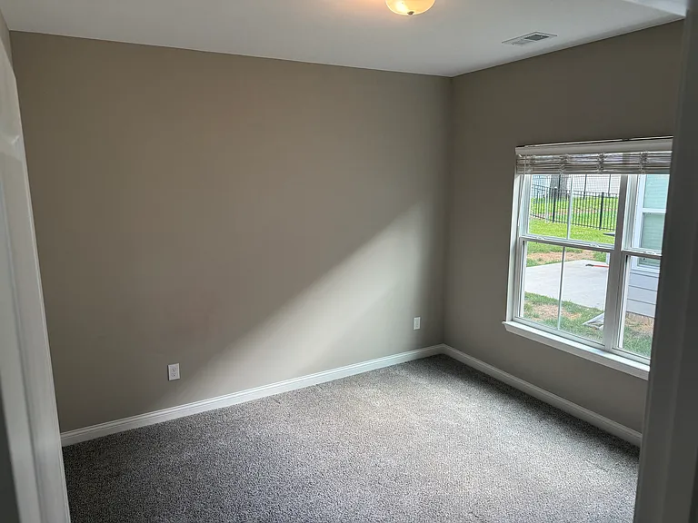 826 Rosemary Ln — Photo 7