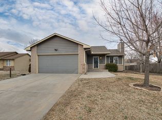 332 Victoria Rd, Newton, KS 67114