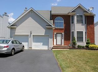 24 Vocisano Ct, Piscataway, NJ 08854