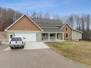 10352 Pickerel Lake Rd, Petoskey, MI 49770