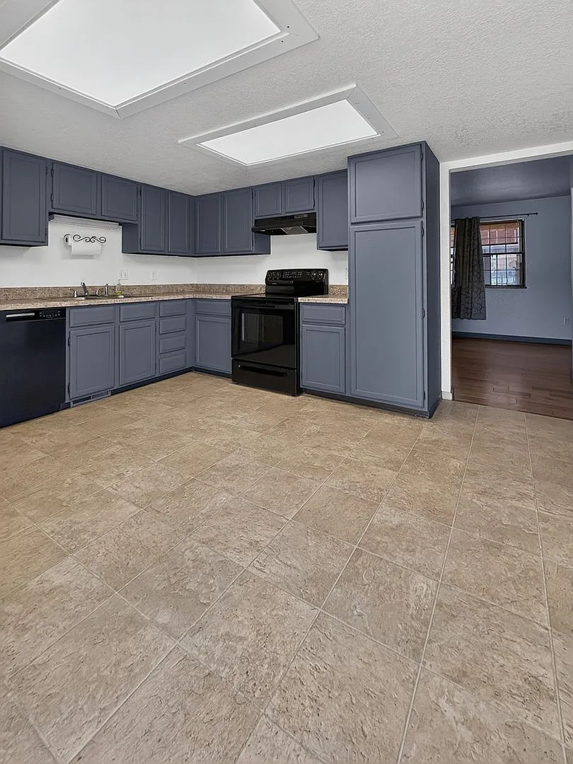 3 Bed 2.5 Bath Heights Condo — Photo 4