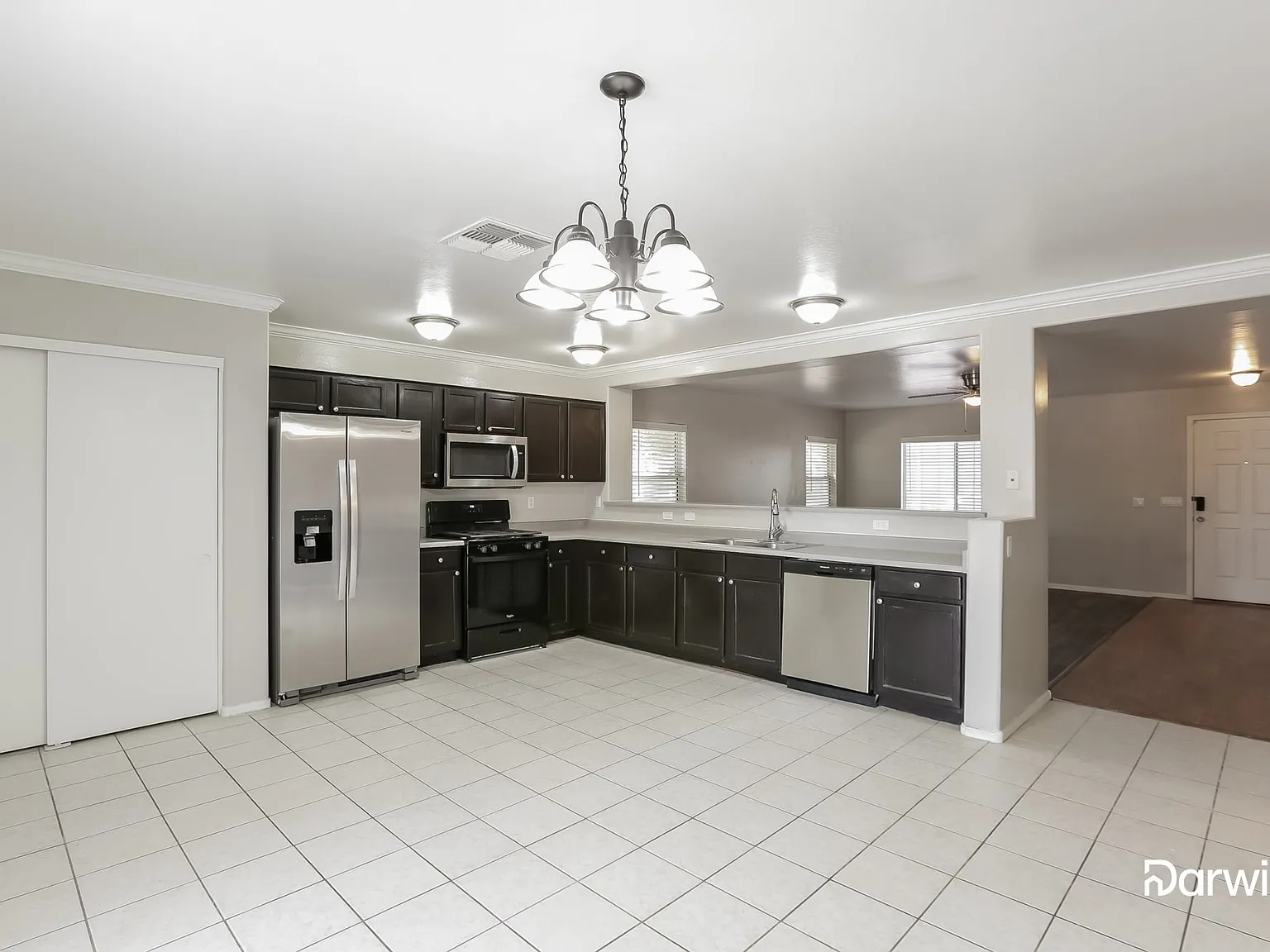 3 bed, 2.5 bath, 2018 sqft, $1,875 — Photo 3