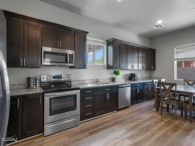 156 E Stone Ct — Photo 6