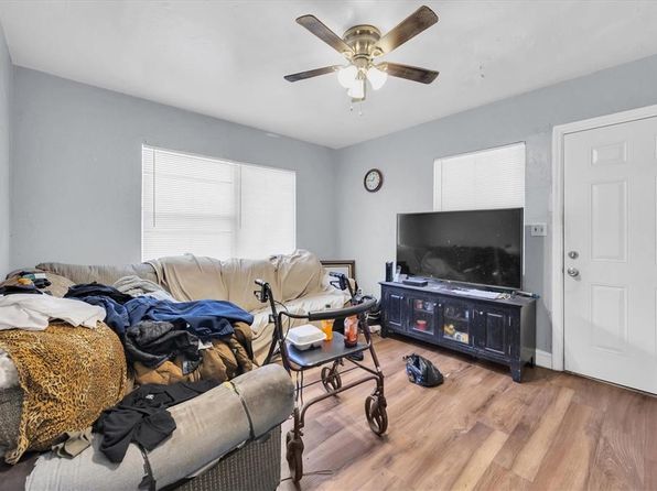 saint-petersburg-florida-81392460 picture