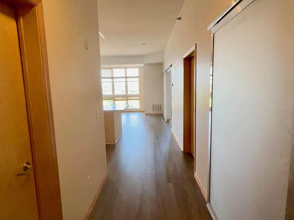 5th image of 2650 University Ave W APT 423