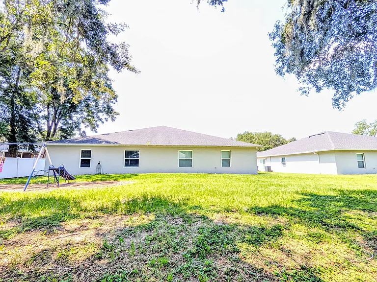 915 Winnie Ln — Photo 10