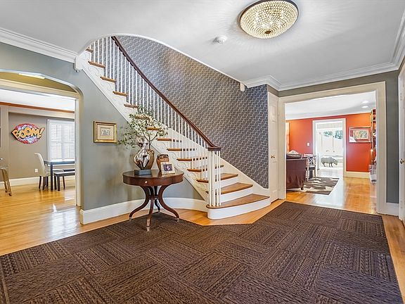 3rd image of 10 Hallwood Rd