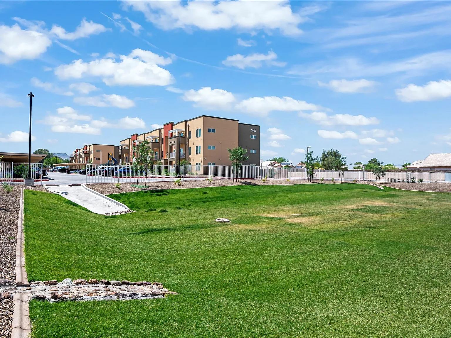 Lynne Village Apartments — Photo 1