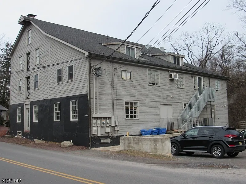 2 bed, 1.0 bath, $2,250 — Photo 1