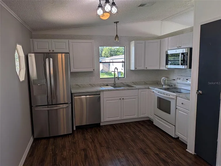 36037 Coleus Ave — Photo 5